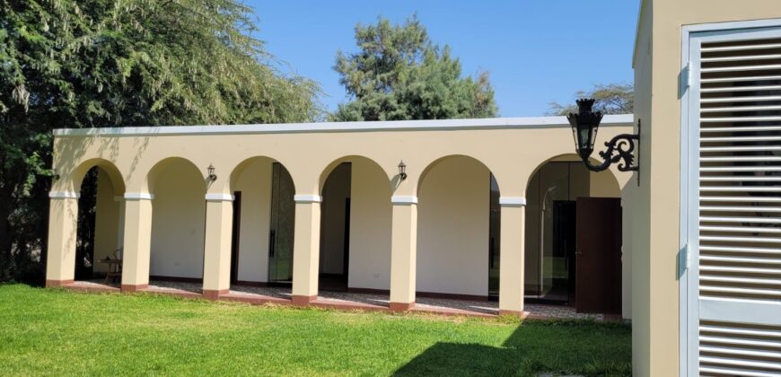 Venta de moderna casa estilo unico con lindos jardines en Los Ejidos en Piura